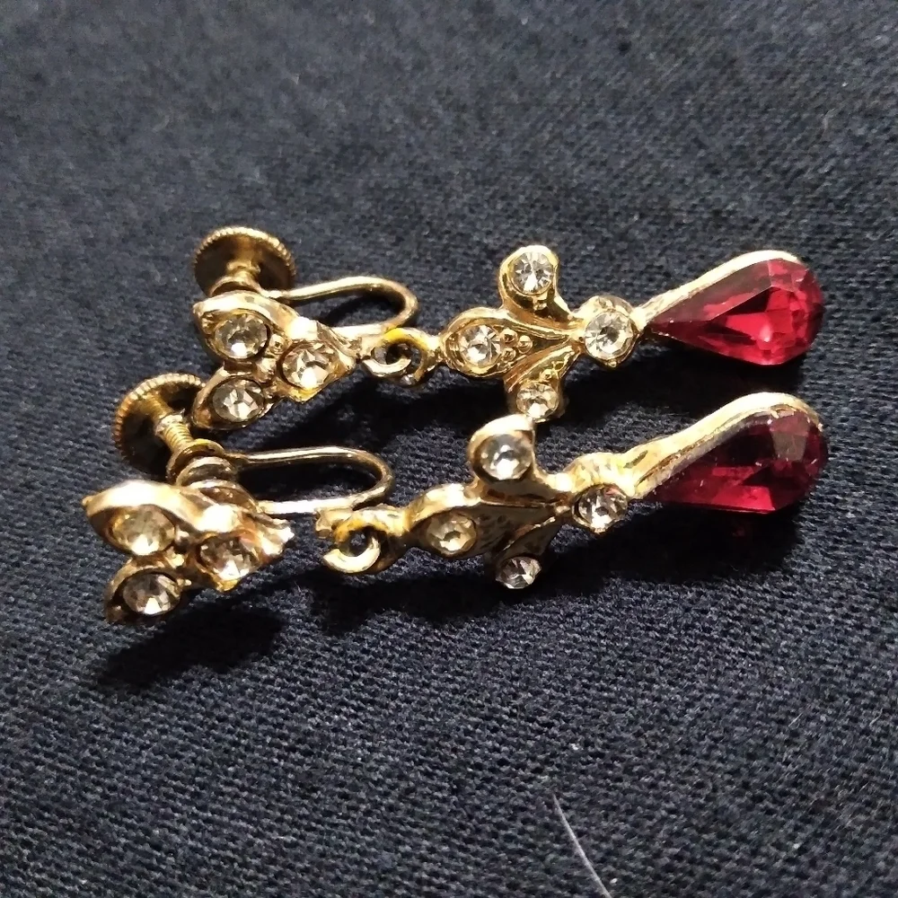 Set of 4 vintage pairs of red clip on earrings